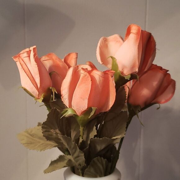 Pretty Vintage White Milk Glass Vase with Fabric Coral Roses - Picture 4 of 5